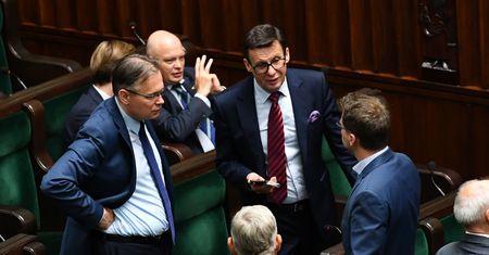 Awantura o immunitety. Posłowie mówią, że przechodzili na czerwonym świetle w ramach obowiązków