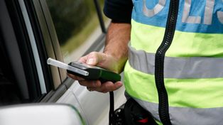 Myszków: Jechał pijany. W aucie była też pijana matka z dzieckiem