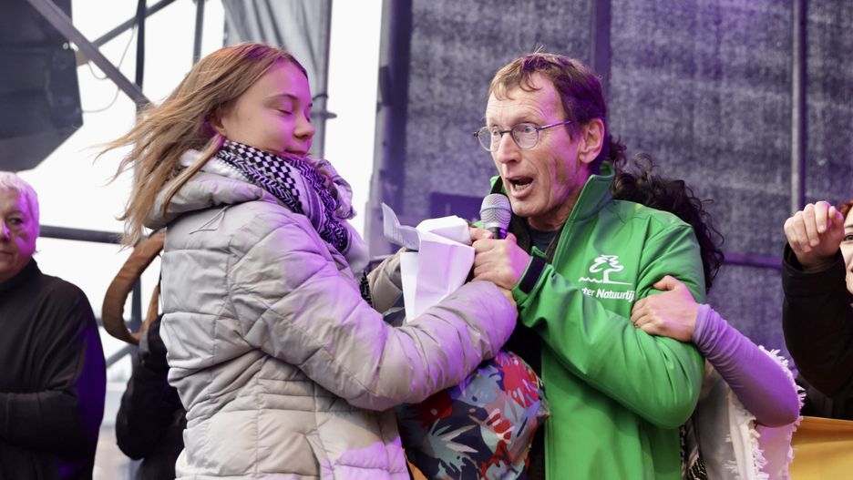 Działacz klimatyczny usiłował wyrwać mikrofon Grecie Thunberg podczas wiecu w Amsterdamie