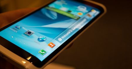 Samsung zaprezentował telefon z elastycznym wyświetlaczem. Zapowiada się rewolucja!