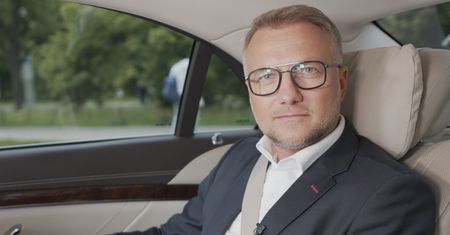 Ujawnia tajemnice branży pogrzebowej. Zarabia miliony złotych