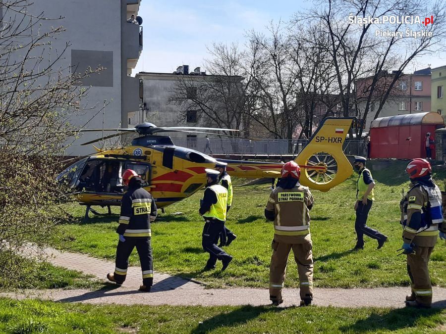 Śląskie. Na miejscu wypadku w Piekarach Śląskich lądował śmigłowiec LPR-u, który zabrał dziecko do szpitala.