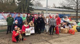 Radom: Mikołajki w schronisku dla zwierząt. Przyjechało ponad 100 osób! Były prezenty dla psów i bardzo dużo spacerów