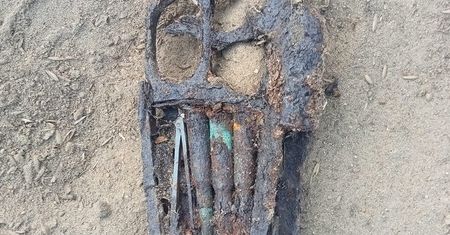 Rozbierali budynek gospodarczy. Robotnicy wstrzymali oddech