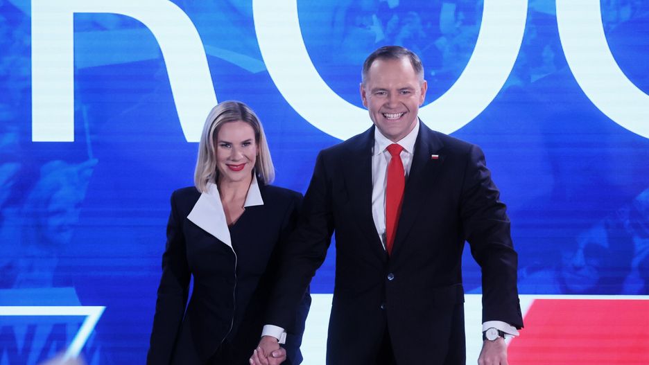 Karol Nawrocki, Marta Nawrocka
Warszawa, 01.06.2025. Wybory prezydenta RP - II tura. Kandydat Komitetu Obywatelskiego, popierany przez PiS prezes IPN Karol Nawrocki (P) z �on� Mart� (L) w swoim sztabie wyborczym, 1 bm. w Warszawie. Zako�czy�o si� g�osowanie w II turze wybor�w prezydenta RP. (mr) PAP/Leszek Szyma�ski
Leszek Szyma�ski
II, II tura, koniec ciszy wyborczej, prezydenckie, prezydenta rp, reakcja, reakcje, sztab, wybory, wynik