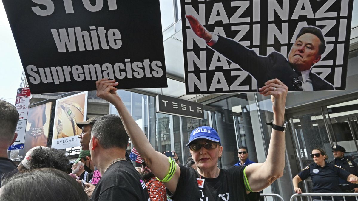 Temporary
Photo by: Andrea Renault/STAR MAX/IPx 2025 3/29/25 New Yorkers gathered outside the Tesla dealership in the Meat Packing district in Manhattan to protest against Elon Musk and his actions with DOGE. They were joined by other groups including Act Up to address the issues to healthcare, Medicare and Medicaid. They also did a short "die in." The NYPD were out in full force in front of the store.
Andrea Renault/STAR MAX/IPx