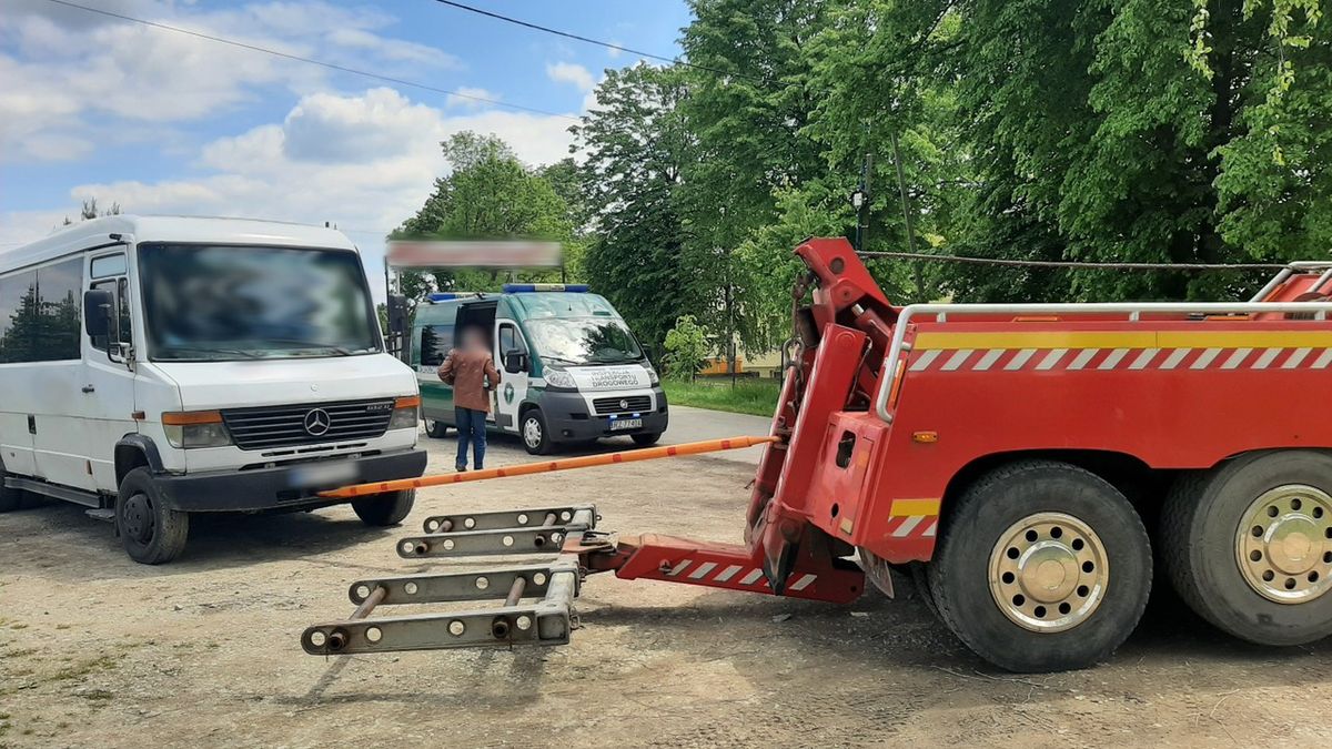 Przewoził pasażerów niesprawnym autobusem