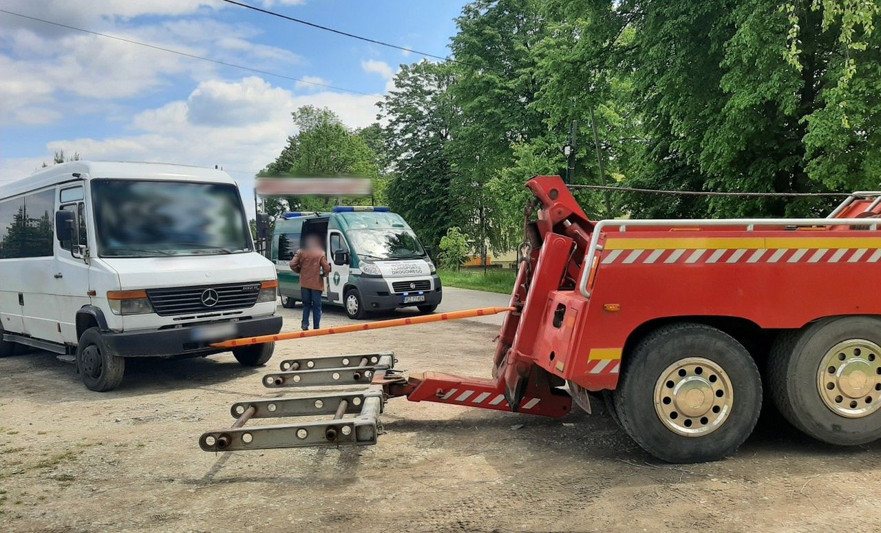 Przewoził pasażerów niesprawnym autobusem