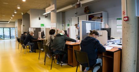 Jak się ubierać do pracy? Większość Polaków chce mieć swobodę
