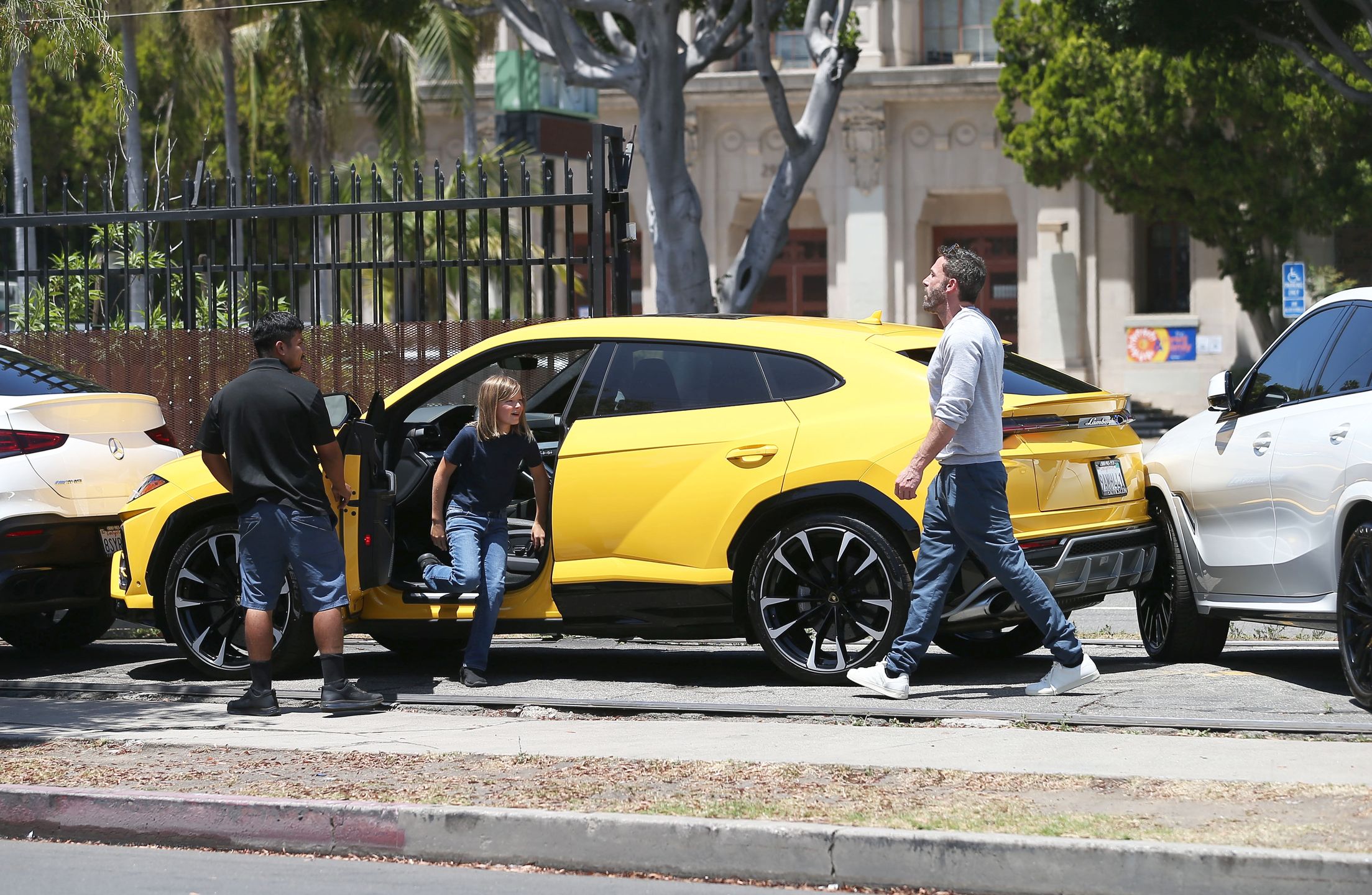 Syn Bena Afflecka zjeżdża Lamborghini w przód SUV-a BMW