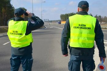 Nielegalne pestycydy przejęte na Podlasiu. 67-latek przewoził ponad 4 tys. opakowań