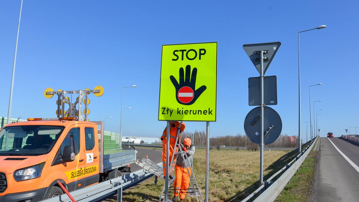 Takich tablic sukcesywnie przybywa