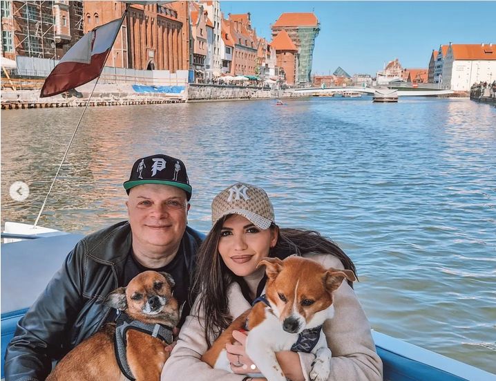 Ukochana Krzysztofa Skiby szykuje się do ślubu. Pokazała próbny makijaż