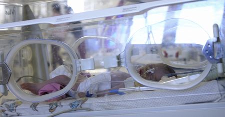 Denerwowała rodziców płaczem. Dwumiesięczna dziewczynka skatowana