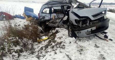 Kosin. Matka i nastoletni syn zginęli na miejscu. Tyle zostało z ich opla