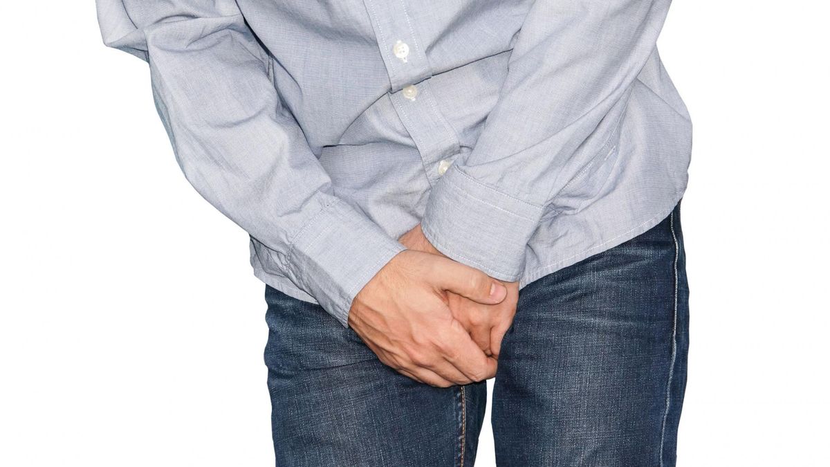 Czerwone plamki na penisie pojawiają się zarówno w jego górnej części, na napletku czy żołędzi, jak i wyłącznie na skórze moszny. Czasem towarzyszą im różne dolegliwości wskazujące na chorobę bądź nieprawidłowość.