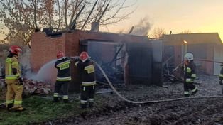 Kraśnik: Seria pożarów traw w powiecie kraśnickim, ogniem objęty był budynek. Strażacy apelują o rozwagę