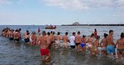 "Łańcuch życia" na plaży. Chwile grozy w Sopocie