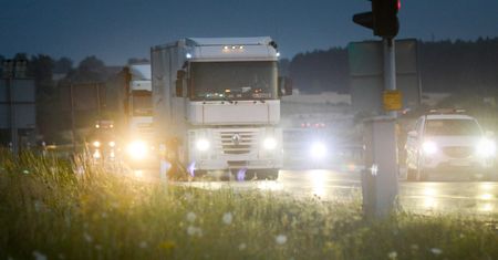 Licencja na oślepianie. Kierowcy skarżą się na światła nowoczesnych aut