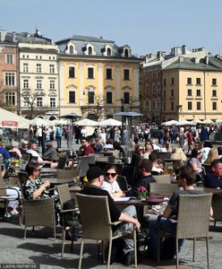 Poszedł do kawiarni w Krakowie, zapłacił fortunę. "Woda chyba z Lourdes"