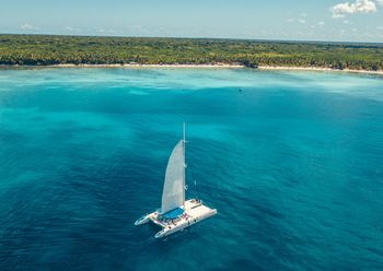 Statek zatonął u wybrzeży Dominikany. Wszyscy pasażerowie musieli skoczyć do wody