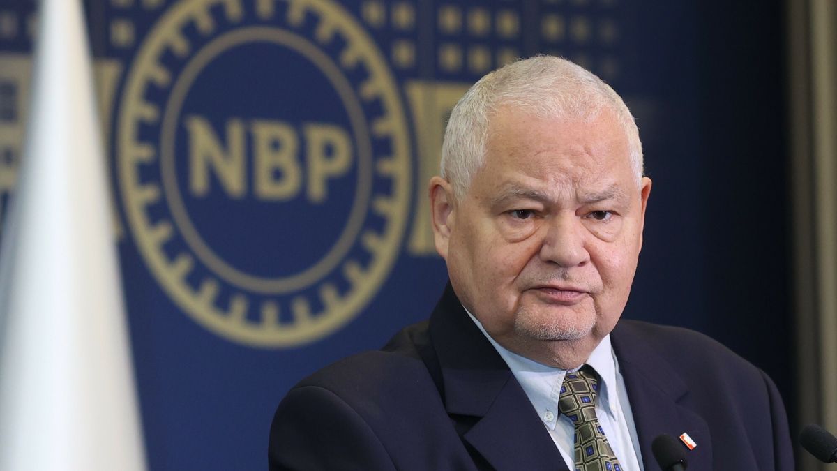 Adam Glapiński zachwala gotówkę i uważa, że nie jest w interesie państwa zmniejszanie jej ilości na rynku 