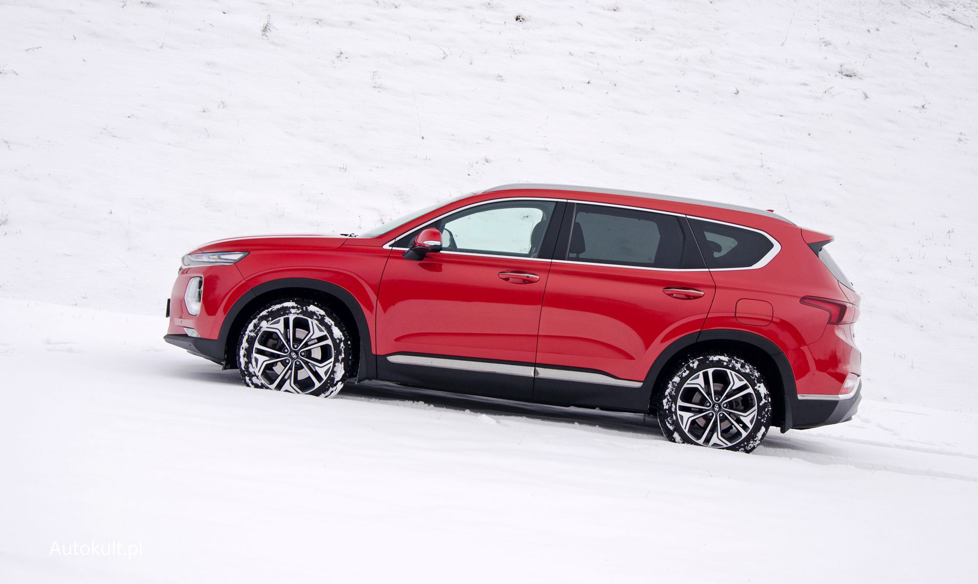 Hyundai Santa Fe jest dużym autem jak na europejskie standardy.