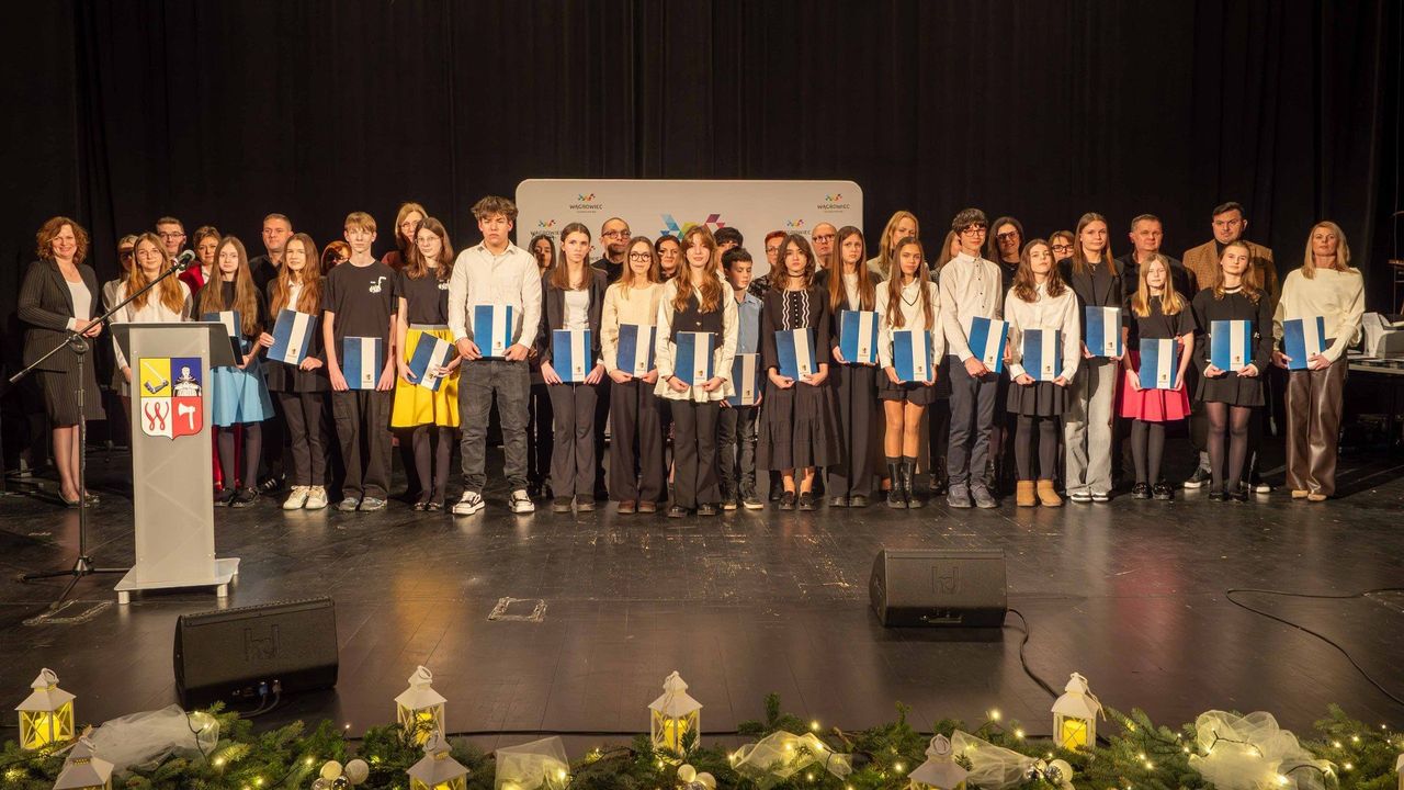 Wągrowiec: Stypendia i nagrody dla uczniów SP1 i SP2 wręczone