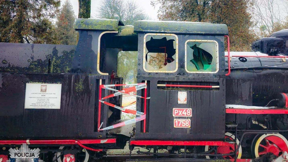 Wandale zniszczyli zabytkową lokomotywę 