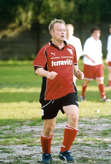Olaf Lubaszenko na boisku piłkarskim w 2000 roku.