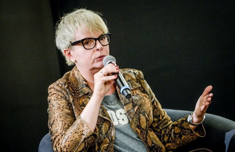 Karolina Korwin-Piotrowska krytykuje Violę Kołakowską ostrzegającą przed szczepieniami po śmierci Krzysztofa Krawczyka