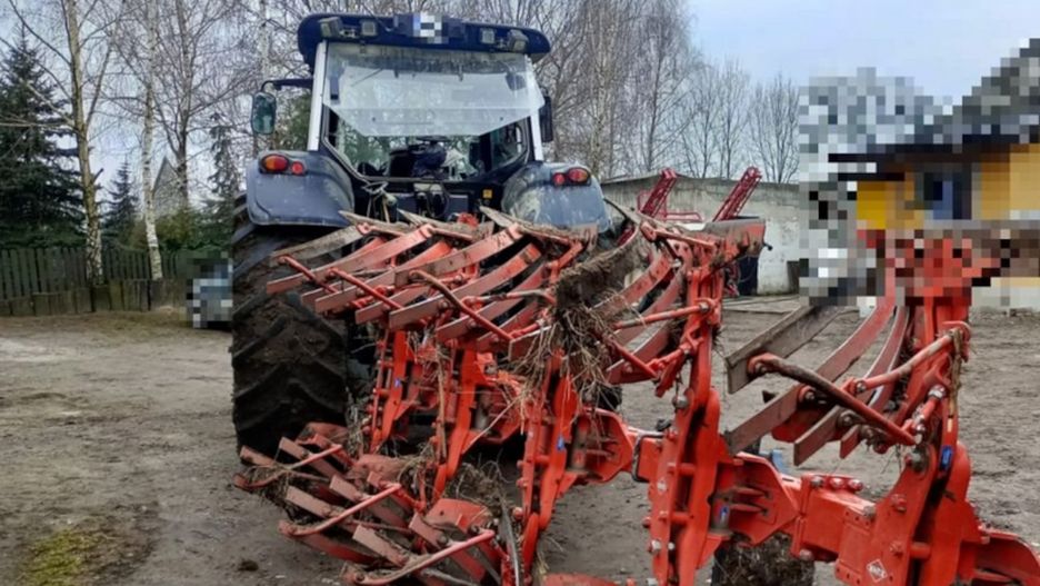 Traktorzysta z promilami pozbawił mieszkańców prądu.