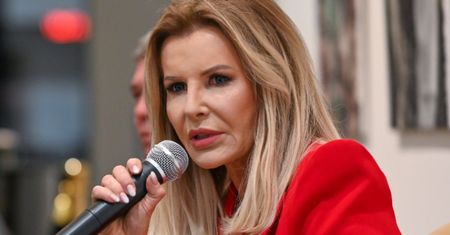 Internauta do Joanny Racewicz: "Co ty, kobieto, masz za sztuczny r*j?!". Na odpowiedź nie trzeba było długo czekać