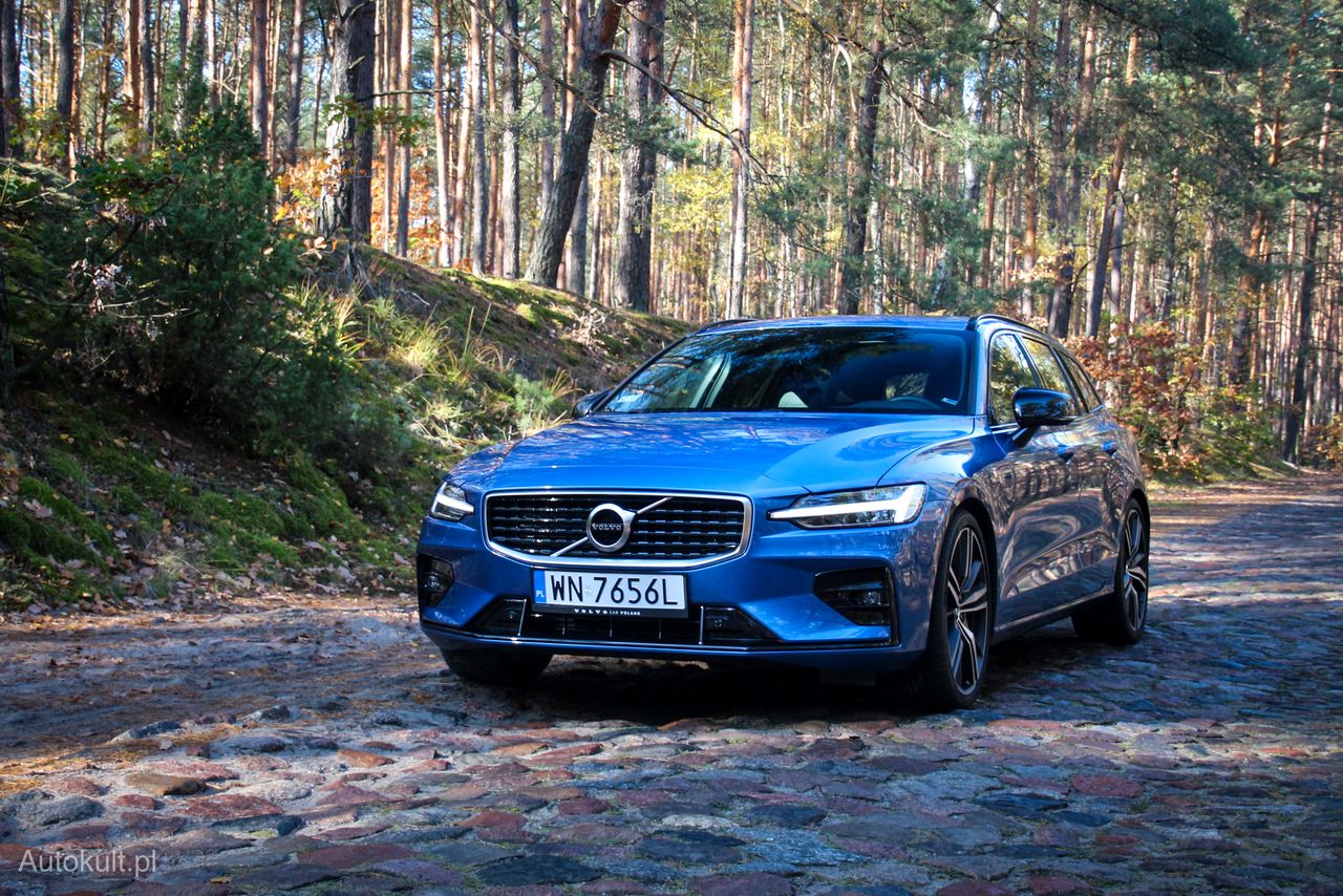 Test Volvo V60 T6 AWD R-Design: stylowe trampki z mocnym silnikiem i dużym bagażnikiem