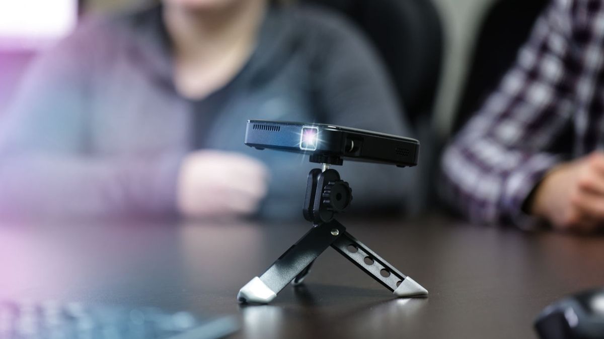 Kino na wynos. Niedrogi zestaw, dzięki któremu w kilka chwil zmienisz pokój w salę kinową 1