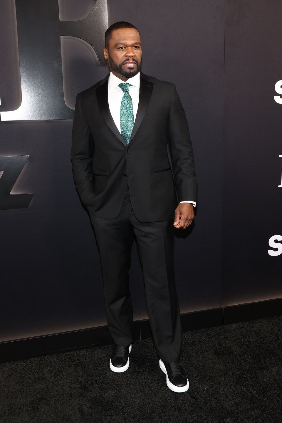 50 Cent rzucił ze sceny mikrofonem. Trafił kobietę w głowę