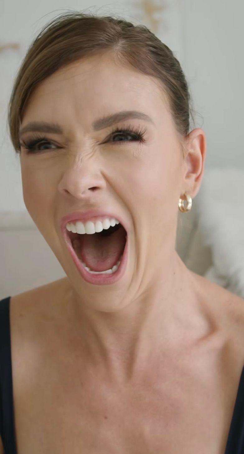 Klaudia Halejcio "skacze z dachu" w najnowszym skeczu