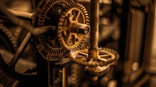 Co kryją wnętrza Fabryki Zegarów Wieżowych w Krośnie? "Tu każdy kluczyk coś uruchamia"