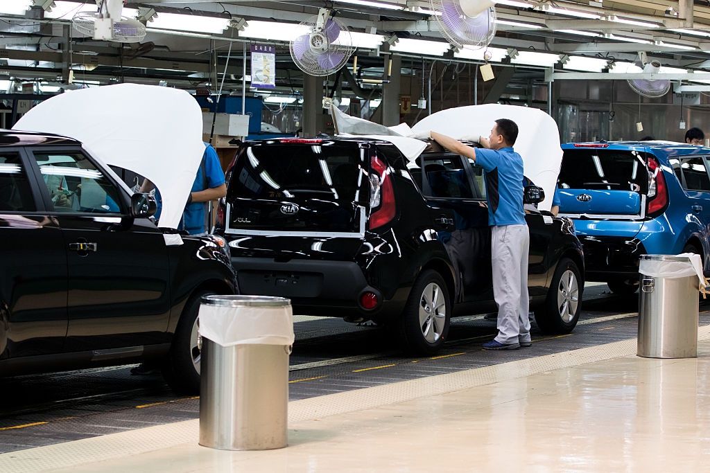 Zażarty bój o Europę. Motoryzacyjny gigant zdecydował: ceny w dół