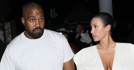 Żona Kanye Westa znowu KOPIUJE Kim. Kardashianka miała na sobie identyczną sukienkę... 10 lat temu! (FOTO)