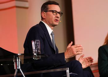 Morawiecki się nie wycofa. Zapowiada "merytoryczną opozycję"