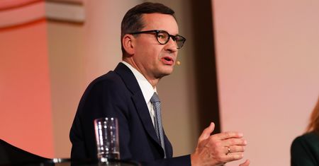 Morawiecki się nie wycofa. Zapowiada "merytoryczną opozycję"