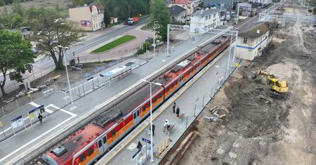 Kolejowy remont letniej stolicy Warmii i Mazur. Perony już dostępne