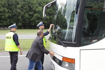 Rozpoczynają się kontrole autobusów wiozących dzieci na wakacje w Poznaniu. Sprawdź, gdzie możesz poprosić o sprawdzenie kierowcy i pojazdu