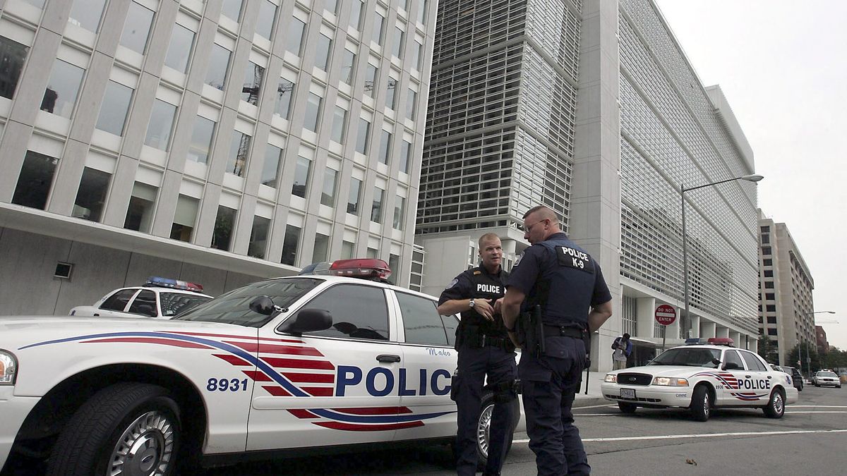 POLICJA
ANDREW GOMBERT