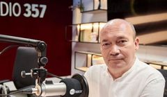 Dariusz Król w redakcji Radia 357. Odpowiada za bazę muzyczną