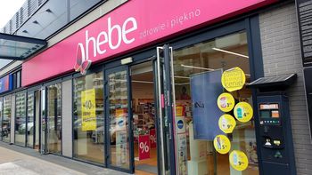 Promocje na perfumy w Hebe. Idealny prezent na Dzień Babci