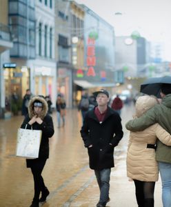 Jak zaoszczędzić na wodzie? Trzeba łapać deszczówkę. Oto jak to zrobić