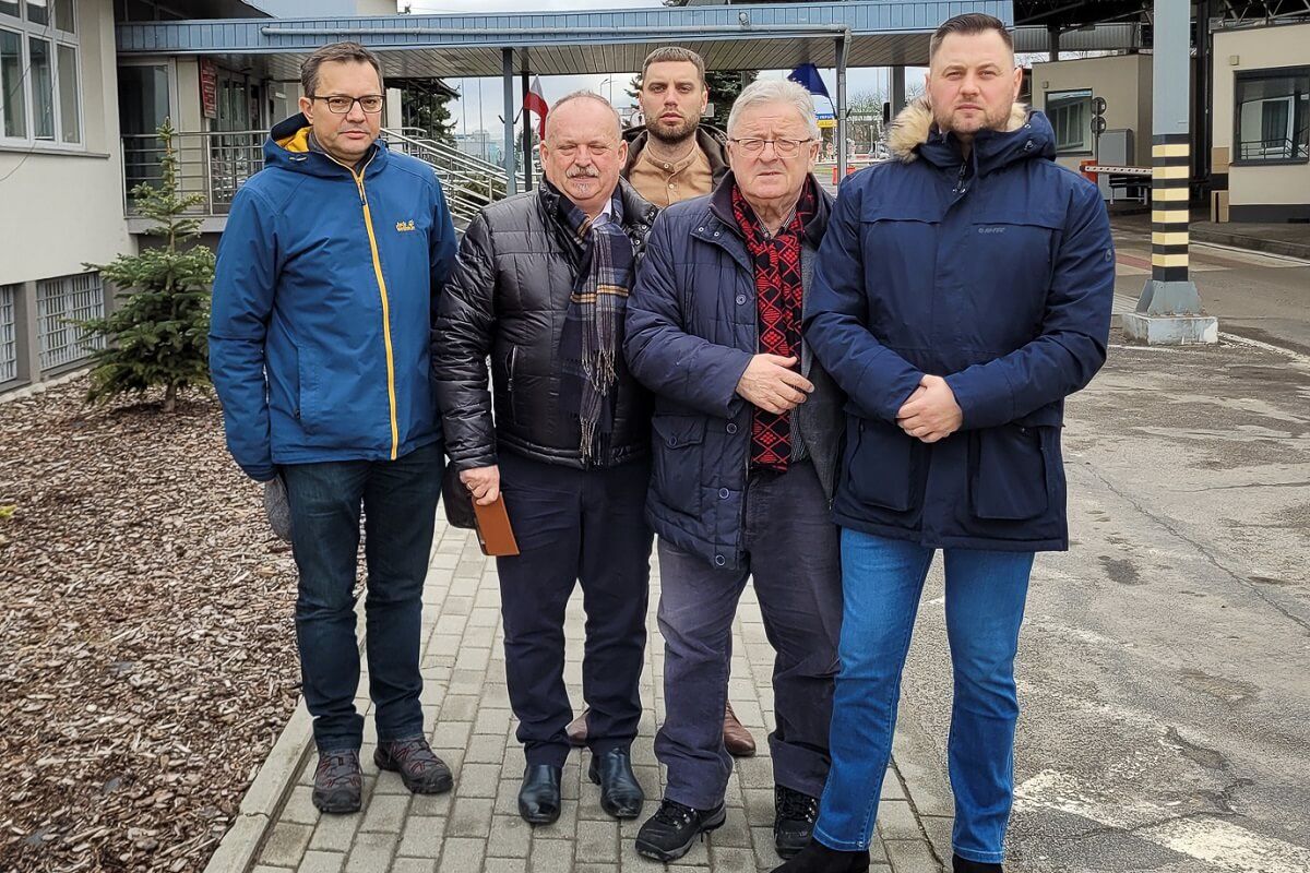 Przedstawiciele rządu na granicy kontrolują produkty wjeżdżające do Polski