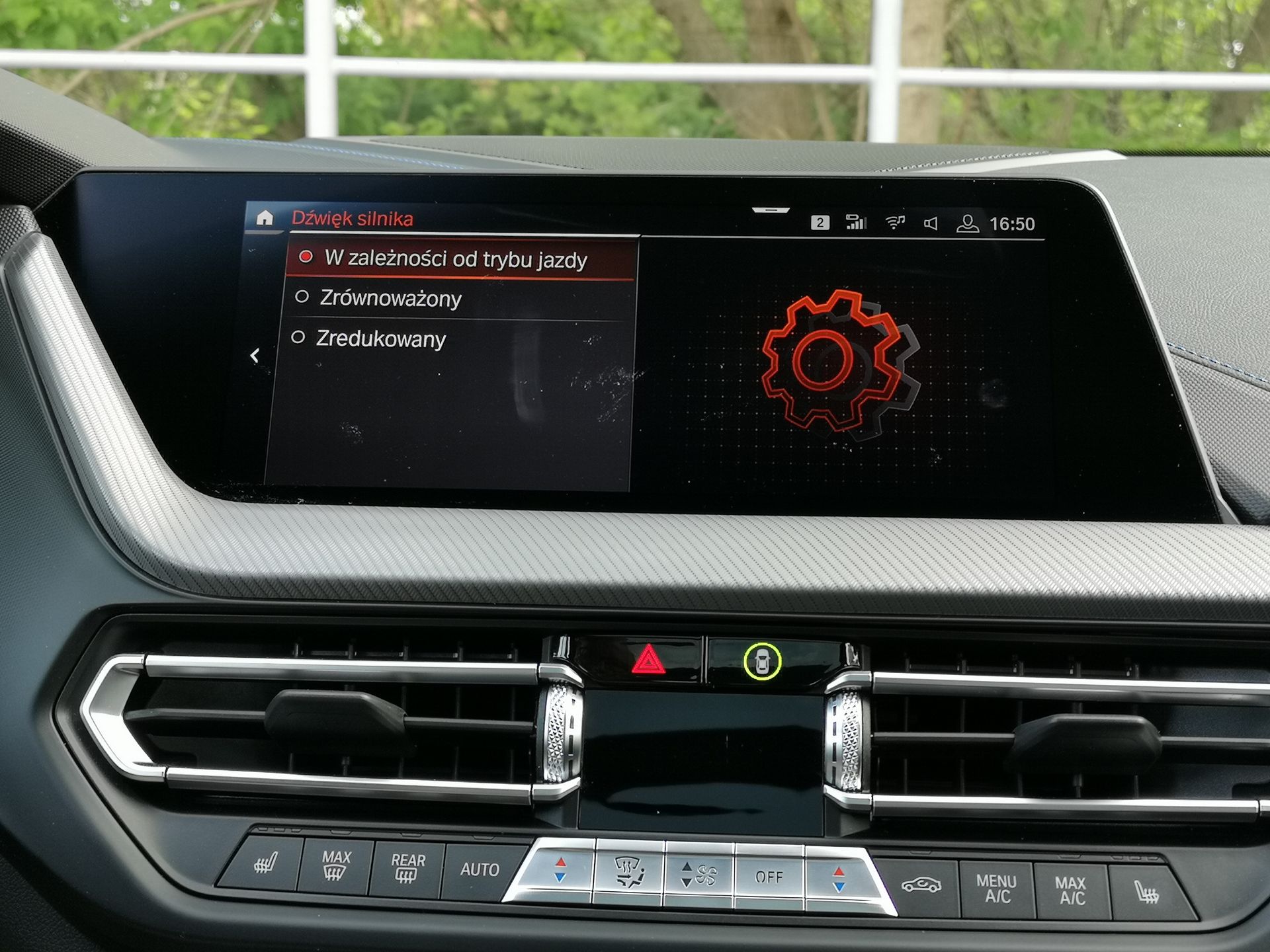 BMW M235i Gran Coupe: Aplikacja BMW Connected, system info-rozrywki i audio Harman Kardon 31
